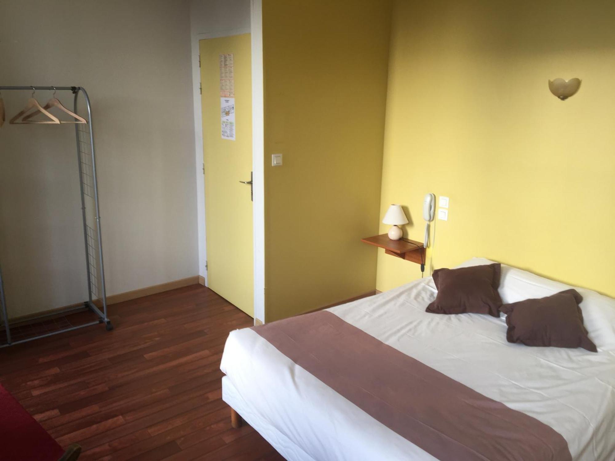 Au Pere Tranquille Hotel Tinchebray-Bocage Exterior photo